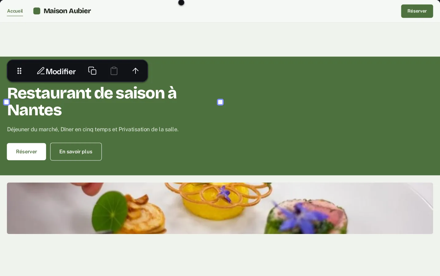 Le canevas de l'éditeur ROSO : un site de restaurant, le titre sélectionné avec sa barre d'outils Modifier.